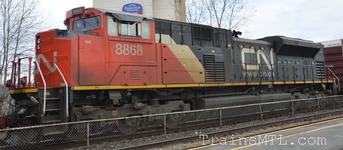 Locomotive CN8868 left side / coté gauche